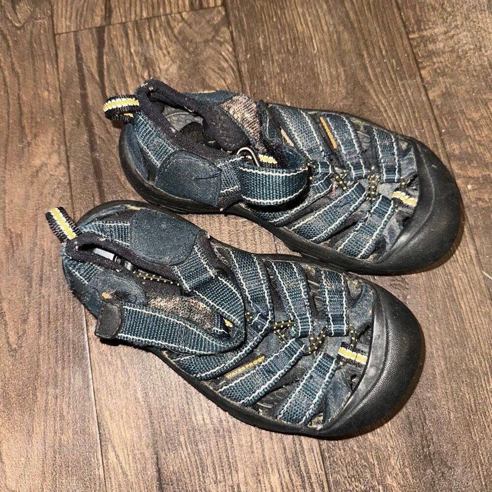 Keen blueโblack strappy athletic hiking kids 11 sandals